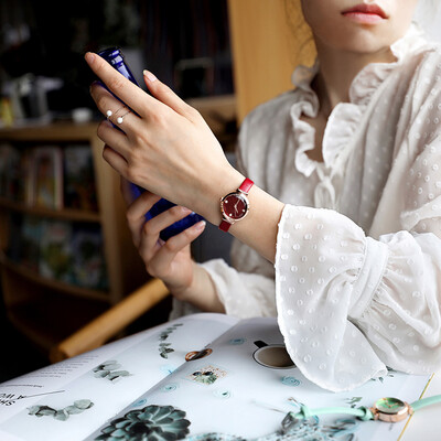 

Northern European trendy student ins temperament Han Feng literary retro small dial Chichundred small simple watch girl