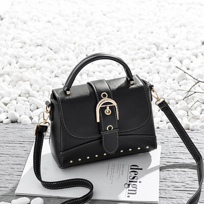 

Bag female 2018 new tide shoulder bag Korean version of the Messenger bag female retro portable small square bag square buckle ins super fire