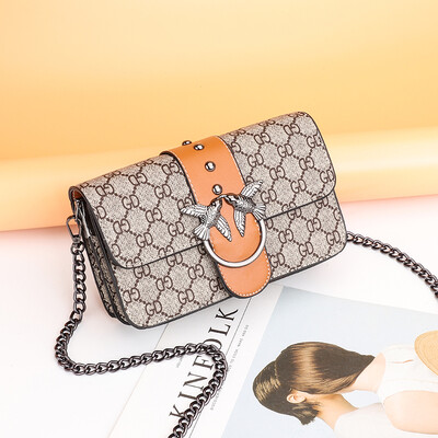 

On the new womens bag spring fashion messenger bag women Joker ins shoulder chain swallow bag