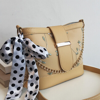 

North bag simple texture women 2019 spring&summer new Joker ladies shoulder bag mother Hong Kong wind chain messenger bag
