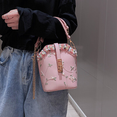 

Small bag female 2019 Korean version of the new wild casual girl shoulder bag fashion chain slung bucket bag