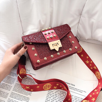 

Senior sense small bag female 2019 new Korean version of the wild sequins rivet Messenger bag wide shoulder strap shoulder small square bag