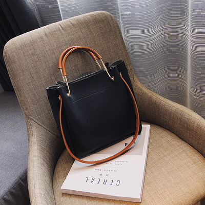 

Fall on the new small bag women 2019 new tide Korean version of Joker hand bill of lading shoulder fashion slung bucket bag women