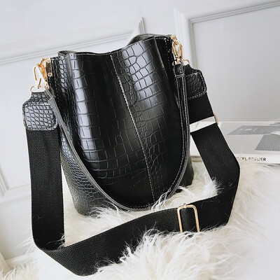 

Bag female 2019 new fashion casual crocodile pattern retro wild temperament wide shoulder strap shoulder slung bucket bag