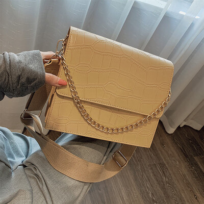 

Senior sense bag female 2019 new Korean fashion casual wild wide shoulder strap shoulder slung chain small square bag