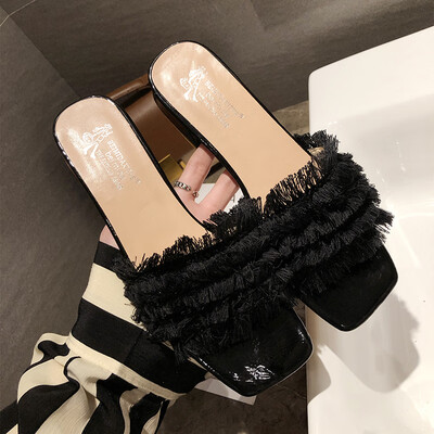

Slippers with thick heels&fashionable outfits for girls in summer