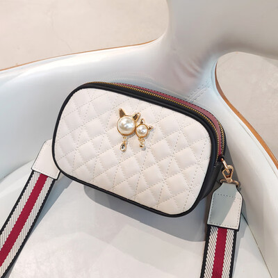 

The new fashionable style of the young&refreshing woman in summer the ladys bag with one shoulder&inclined shoulder and