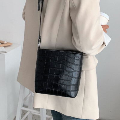 

Bucket bag female 2019 autumn new Korean students retro wild simple crocodile pattern shoulder Messenger bag