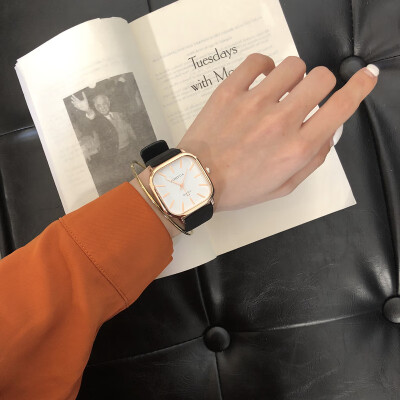 

Ins retro watch female Korean style simple temperament female square chic female department fashion exquisite retro literature and