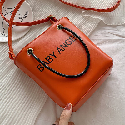 

Womens 2019 spring&summer new Chaohan version of the texture fashion 100 handheld single shoulder oblique span bag locomotive