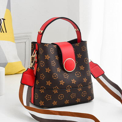 

Female bag 2019 spring&summer new Korean fashion handbag cool shoulder shoulder Messenger bag