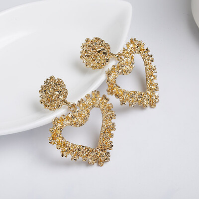 

2019 new brand design geometric heart-shaped embossed earrings generous minimalist gift earrings for women