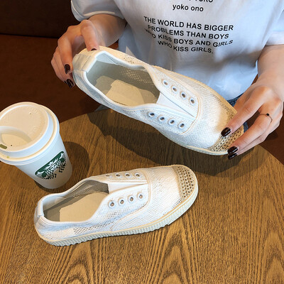 

Korean students wear thick-bottomed Raffles shoes in summer with modern lace breather shoes