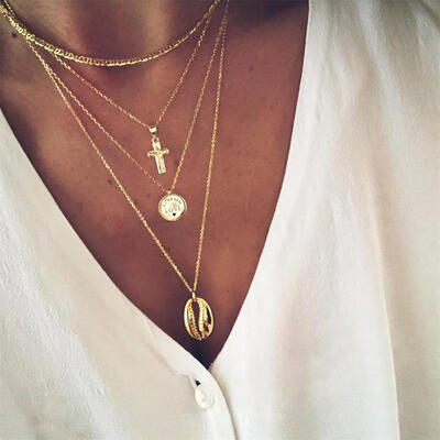 

Fashion Lady Necklace Shell Cross Disc Off Letter Love Pendant Multilayer Gold Necklace Set Women Birthday Party Jewelry