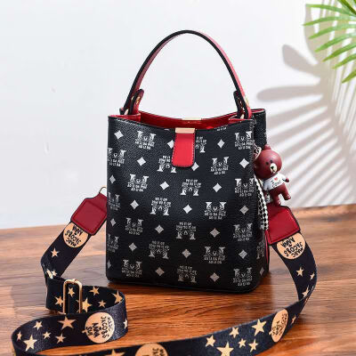

Female bag 2019 spring new Korean version of the fresh fashion handbag shoulder Messenger bag