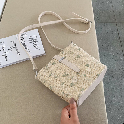 

Summer new straw bag female 2019 new Korean version of the wild shoulder slung fashion woven lace bucket bag