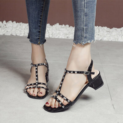 

Square-headed thick-heeled open-toed buckle sandals for women at night with medium-heeled riveted Roman shoes