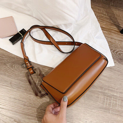 

On the new chic retro bag female 2019 new Korean version of the wild single shoulder slung fashion casual simple small square bag