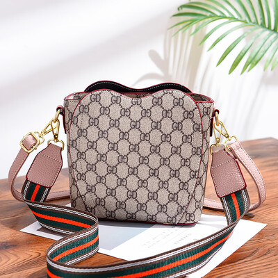 

Net red packets womens new summer love-shaped simple messenger bag shoulder bag Korean style texture ins