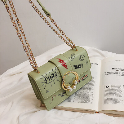 

Qiao Bani 2019 new South Korea ins fashion street shot pearl graffiti flip bag shoulder diagonal trend handbags