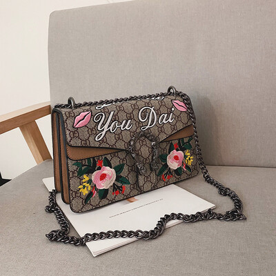 

Qiao Bani 2019 new Korean retro style old flower embroidery flower hit color Bacchus bag shoulder diagonal trend handbags