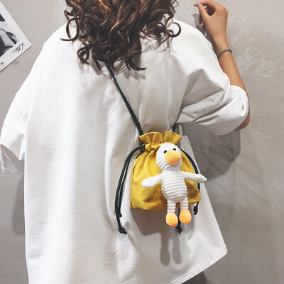 

Bucket bag female 2019 new Korean version of the small fresh girl cute Messenger bag cartoon doll canvas shoulder bag cute