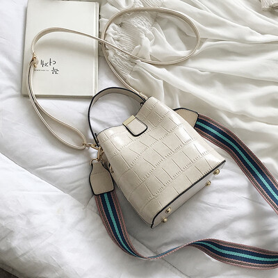 

Summer crocodile handbag ins texture womens bag new 2019 Joker wide shoulder shoulder slung bucket bag