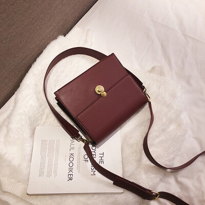 

Chobani 2019 new South Korea ins fashion simple crocodile pattern solid color flip bag shoulder diagonal tide handbag