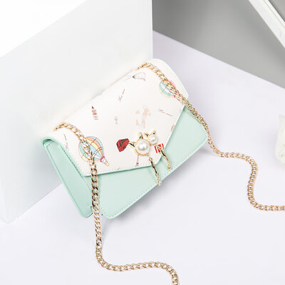 

In summer ins single-shouldered girl slanted a bag on the chain&the students were stylish&fresh