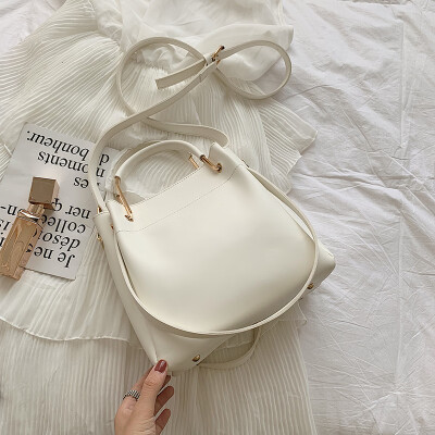 

Summer French small foreign bag female new 2019 Korean version of the wild shoulder slung fashion portable bucket bag