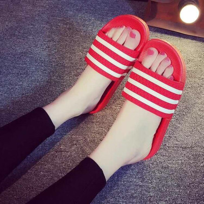 

Three bar couple slippers