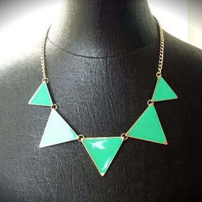 

Fashion Short Chain Pendant Necklaces for Women Girl Triangle Punk Collar Sweater Choker Necklaces Jewelry