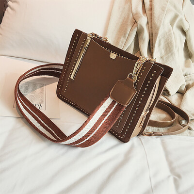 

Hong Kong style small bag female 2019 summer new wave personality rivet tote bag Korean version of the wild shoulder slung female