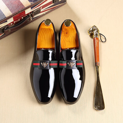 

British bright leather tide mens shoes personality bee mens shoes