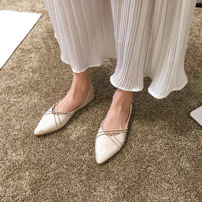 

Fairy wind shoes women Korean fashion Joker pointed shallow flat-bottomed socialite grandma shoes tide