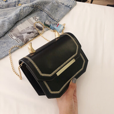 

2019 new small fresh fashion simple chain shoulder bag female casual wild temperament embroidery line contrast color Messenger bag