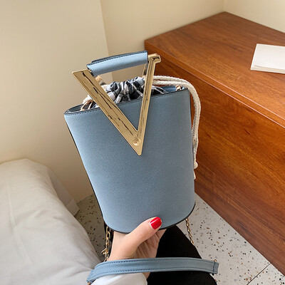 

Small bag female 2019 new Korean version of the mobile wild scrub shoulder bag fashion foreign gas chain slung bucket bag