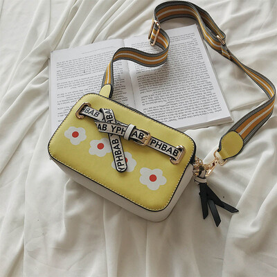 

Korean version 100 lap bag summer chic wide shoulder belt womens bag new 2019 popular small square bag single shoulder oblique sa