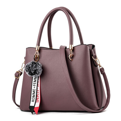 

Handbag female 2018 autumn new wave female bag fashion middle-aged mother atmosphere single shoulder slung wild female bag