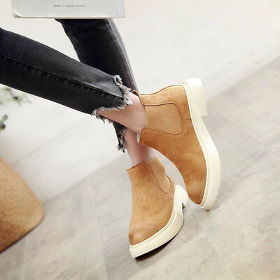 

2018 students male winter new solid color short boots plus velvet short boots round head sponge cake with flat mens boots