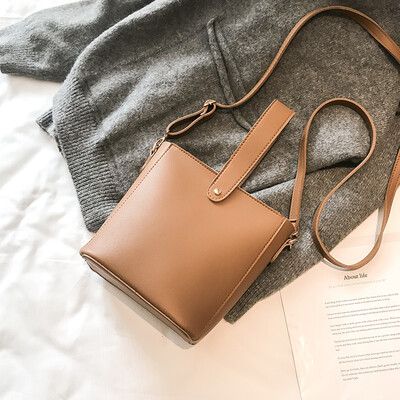 

2018 autumn&winter new Korean ins simple&versatile handbag casual shoulder retro slung female small bag