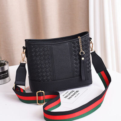 

Female bag portable Korean version of the fashion simple small square bag trend single shoulder Messenger bag wandering bag female