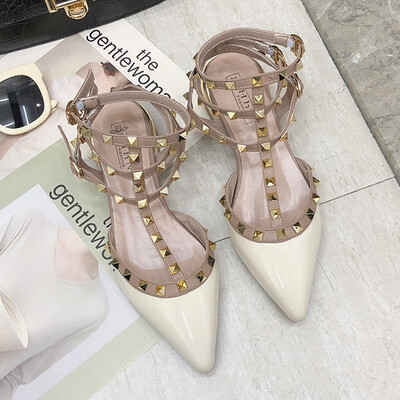 

Roman Baotou Sandals Fairy Wind Summer Tip Rivet Rivet Belt One-Word Button Thick-heeled Shallow-mouth Single Shoe
