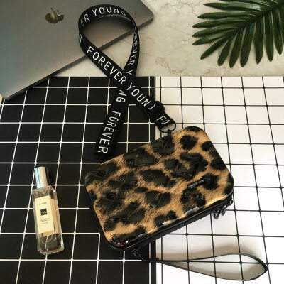 

LOVEVOOK crossbody bags for women 2019 luxury handbags women bags designer mini make up bag Trunk Shape wide strap Box Flap bag