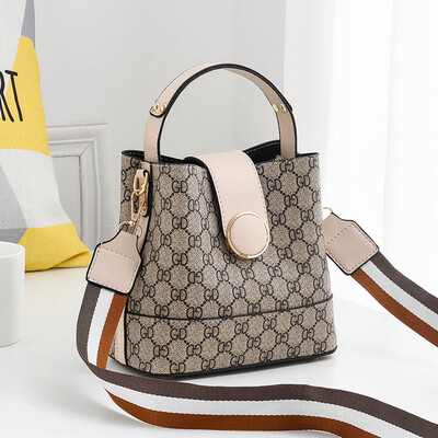 

Female bag 2019 spring&summer new Korean fashion handbag cool shoulder shoulder Messenger bag