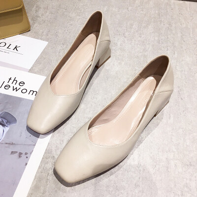 

Rough-heeled single-shoe woman Xia Bai wears one-footed grandmothers shoes