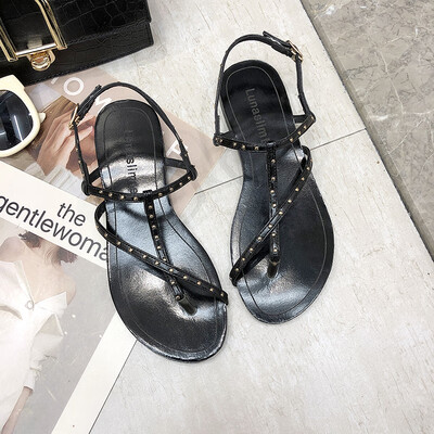 

Student girls wear Korean version of simple sandals riveted beaches Roman shoes Sen womens sandals outside summer