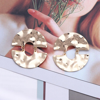 

European Trendy Geometric Metal Big Drop Earring For Women Leaf Flower Round Brincos Statement Earring Party Jewelry Model Show