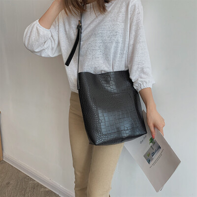 

Tailored Women Retro Serpentine Leather Bags Shoulder Bag Messenger Bags Handle Bags