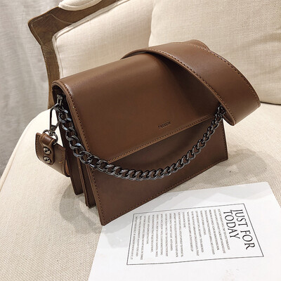 

Hong Kong style retro small bag female 2019 new wave Korean version of the wild single shoulder slung portable width solid color small square bag